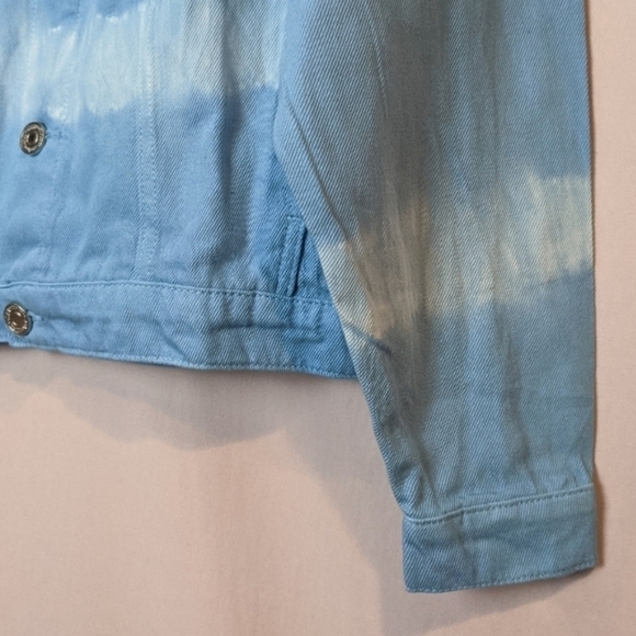 Boohoo Man Light Blue Tie Dye Striped Denim Jacket with Pockets size Small - Picture 2 of 8